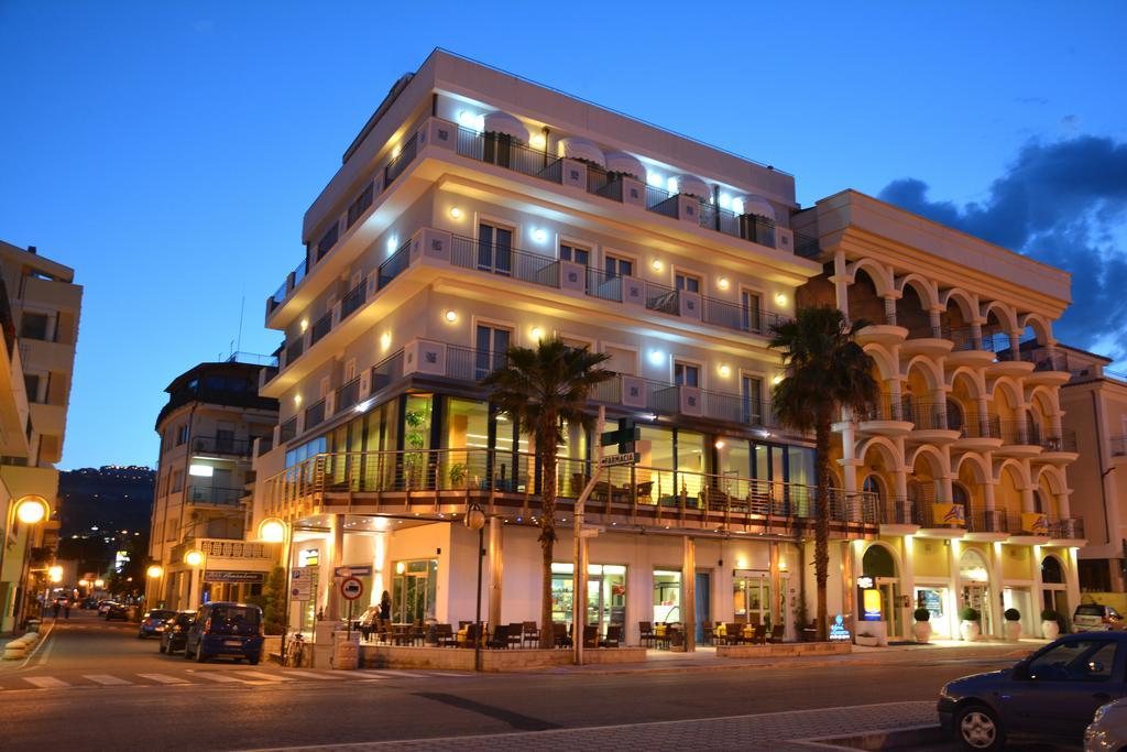 Hotel La Sirenetta Tortoreto Exterior foto